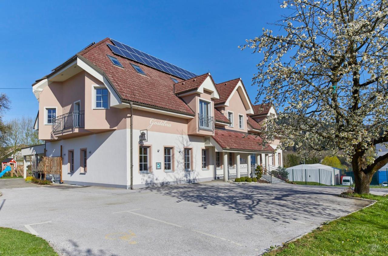 Hostel Delalut Ravne na Koroskem Exteriér fotografie
